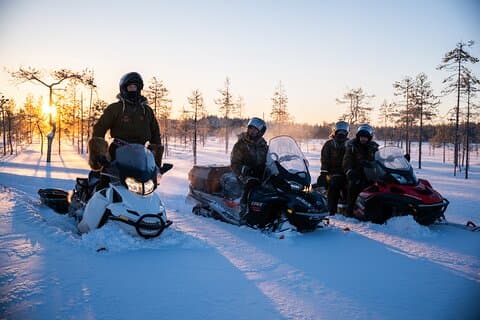 Snowmobile Adventure 1h with Winter outerwear