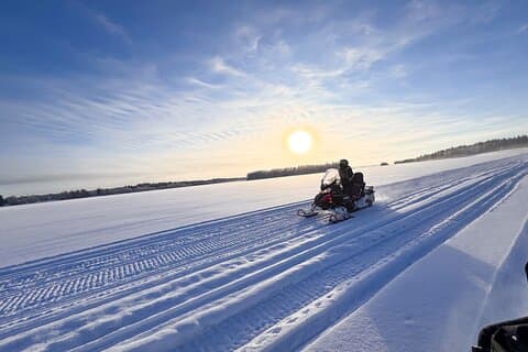 Pure Snowmobile Safari in small group