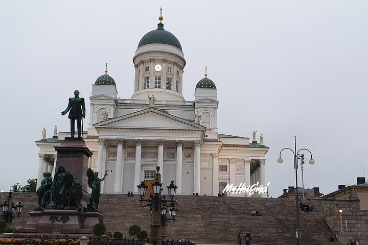 Private guided Helsinki city tour by Premium car