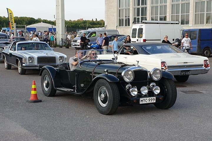 Private guided Helsinki city tour by Premium car