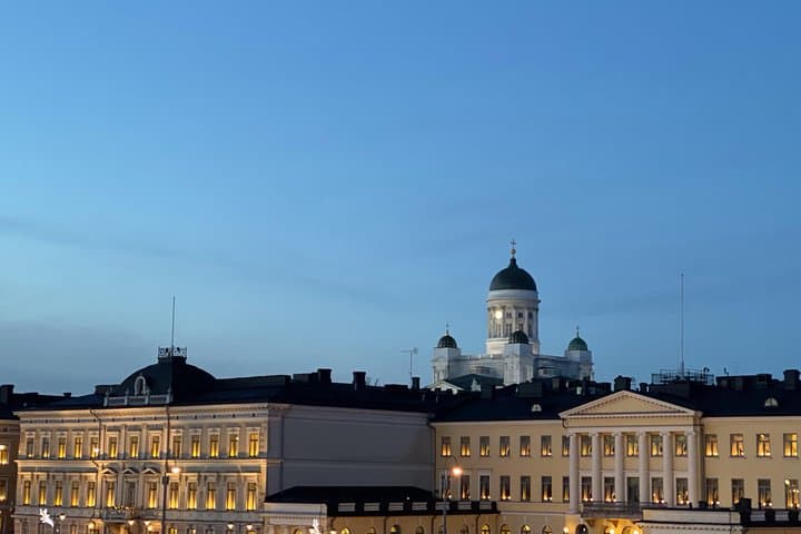 Private Helsinki Sightseeing walking + Car