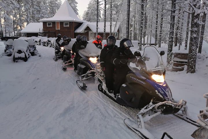 1-Hour Snowmobile Safari Experience