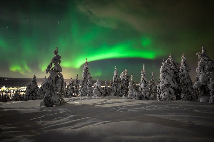 Northern Lights Hunting Small Group Photography Tour - Rovaniemi