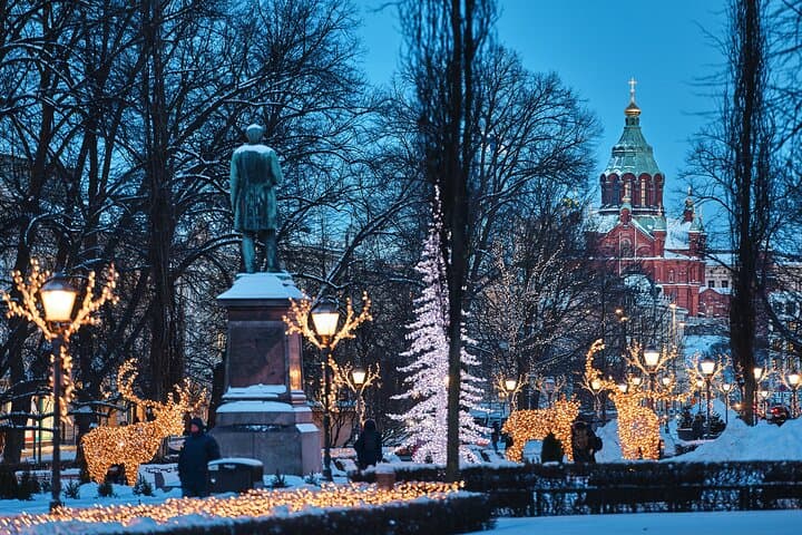 Helsinki walking tour with a city planner