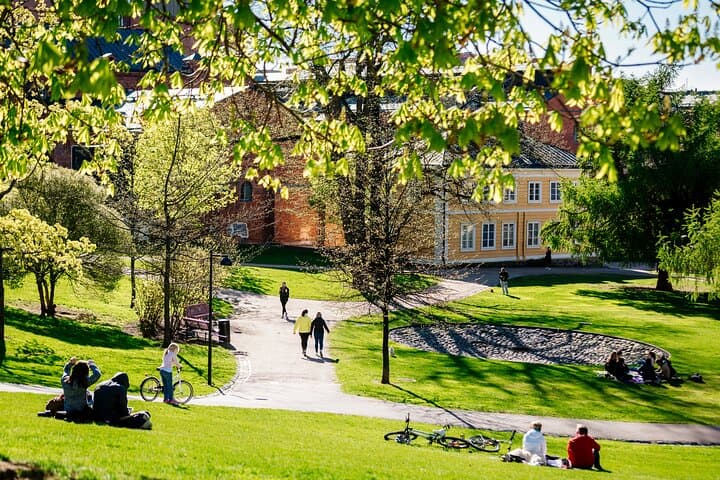 Helsinki private tour with a city planner