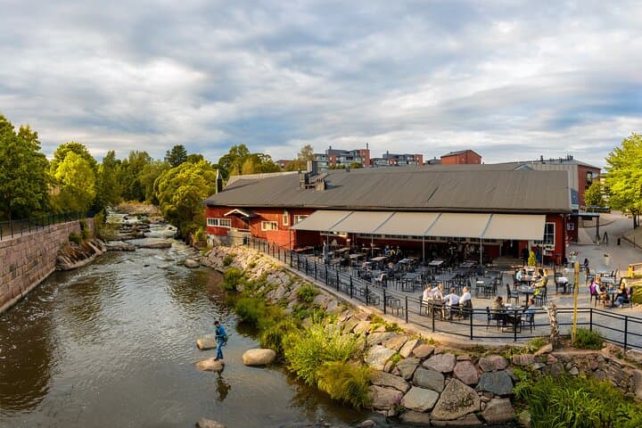 Helsinki private tour with a city planner
