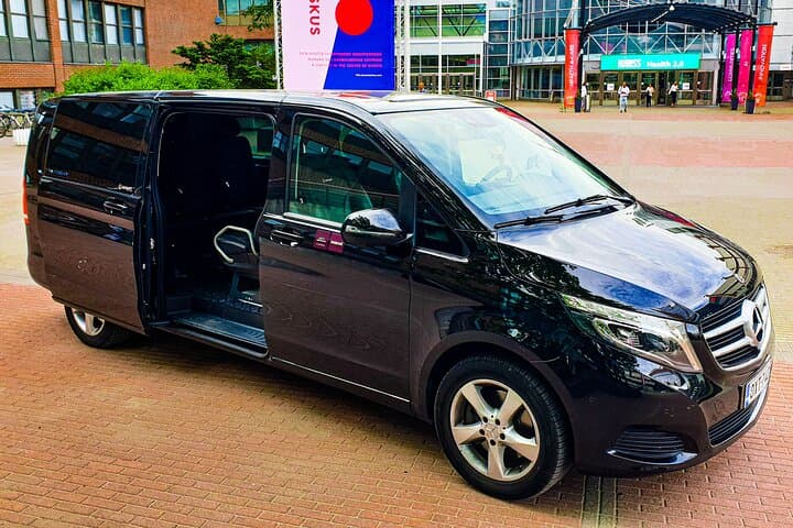 Private VIP Transfer from or to Helsinki Airport