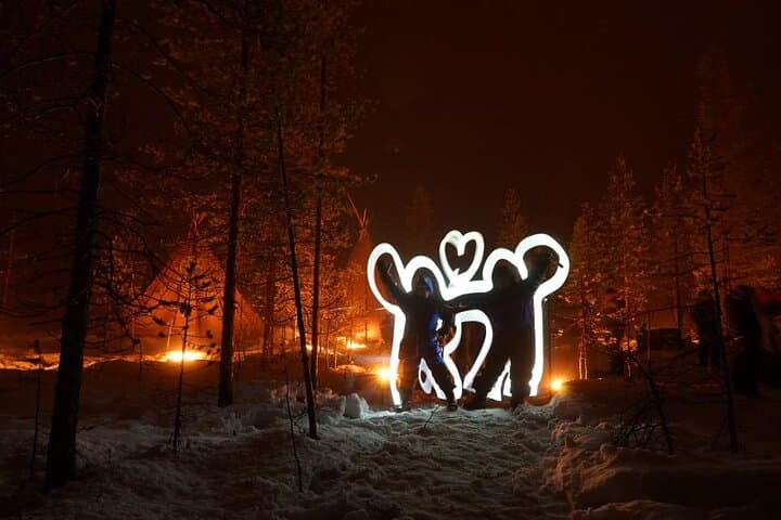 Aurora Hunting Photo Tour from Rovaniemi with Pickup