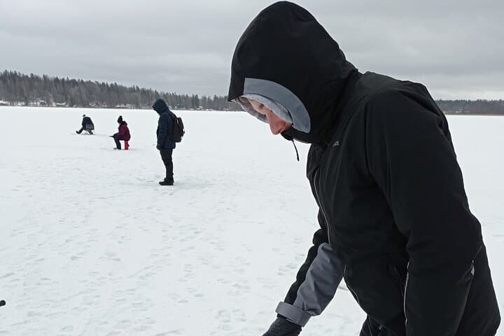 Ice fishing experience with Backpacker Helsinki Tour