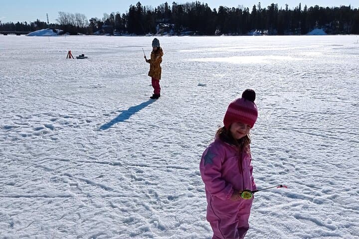 Ice fishing experience with Backpacker Helsinki Tour