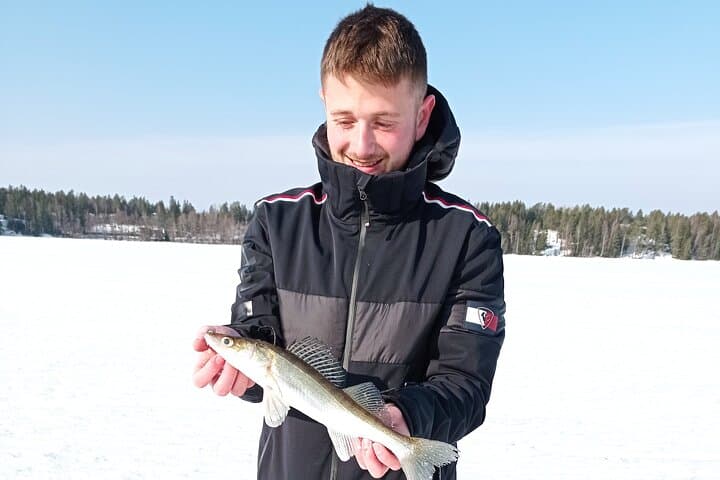 Ice fishing experience with Backpacker Helsinki Tour