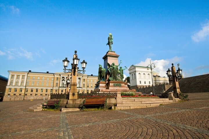 Love on the Streets of Helsinki - Romantic Walking Tour