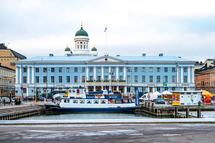 Love on the Streets of Helsinki - Romantic Walking Tour