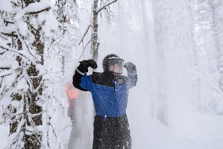 1 Hour Easy Snowmobile Safari in Levi
