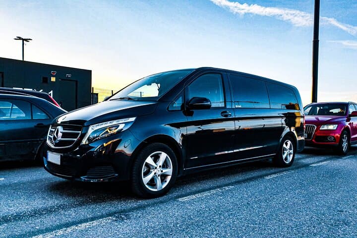 Private Transfer Helsinki-St. Petersburg by Mercedes V or E-class