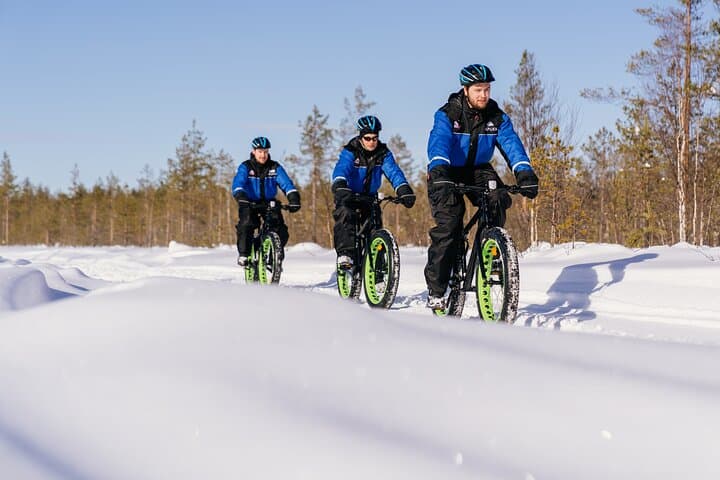 Winter eFatbike Tour in Snowy Forest in Rovaniemi Apukka Resort