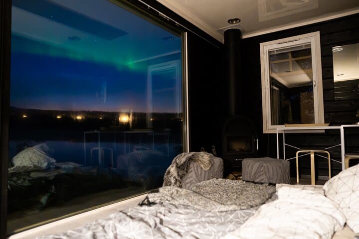 Private Mirror Cabin Dinner and sauna Experience