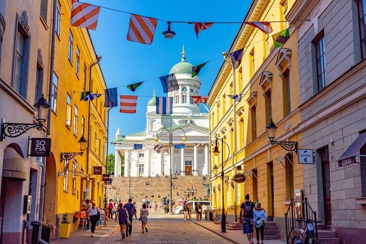 Helsinki by Yourself (4/8h) with English Chauffeur by Luxury Van