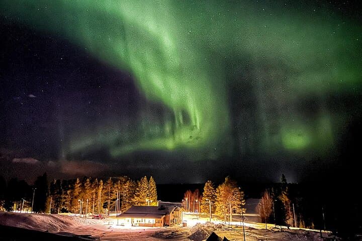Northern Lights Auroras from Kemi-Tornio with Pickup