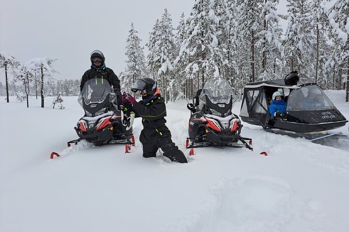 3-Hour Snowmobile Adventure in Rovaniemi (Private)