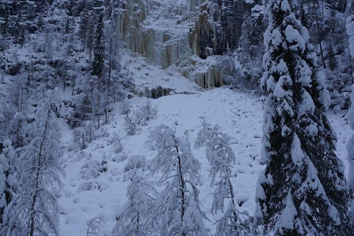 Korouoma Frozen Waterfalls with BBQ–Small Group from Rovaniemi