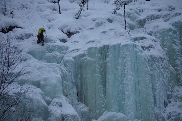 Korouoma Frozen Waterfalls with BBQ–Small Group from Rovaniemi