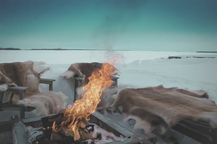 Arctic Darkness & Starlight Adventure with Snowshoes