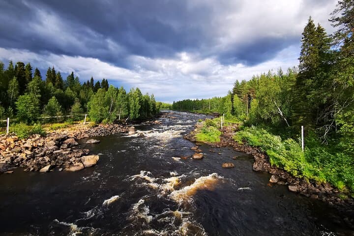 Amazing Rapids along the rocks in Vikaköngäs!