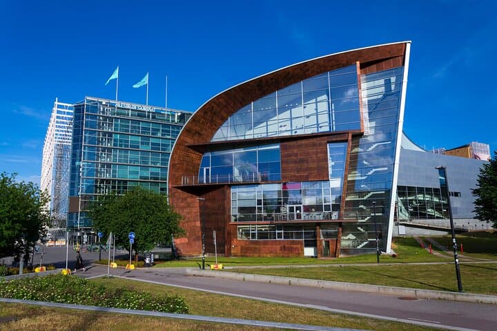 Private Tour: Helsinki Highlights & Fazer Chocolate Experience