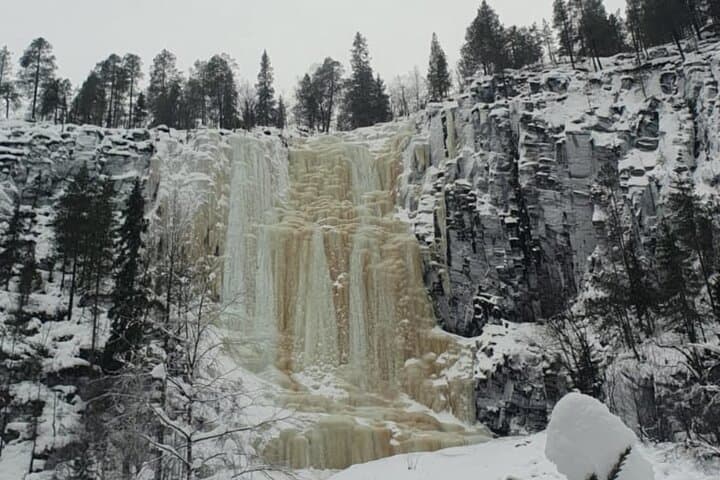 Rovaniemi: Korouoma Frozen Waterfalls Hike with Hot BBQ Lunch