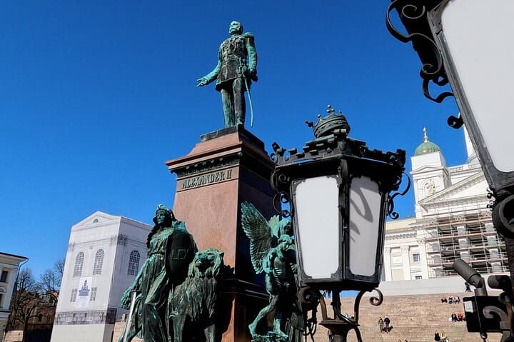 A Private Walking Tour Through Helsinki