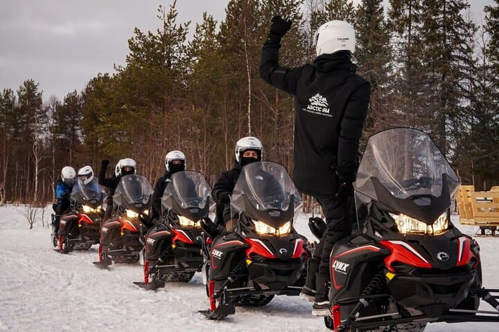 Rovaniemi: Drive New 2025 Snowmobiles on Arctic Safari