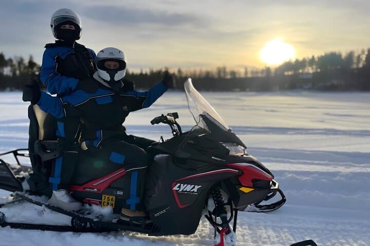 Rovaniemi: Drive New 2025 Snowmobiles on Arctic Safari