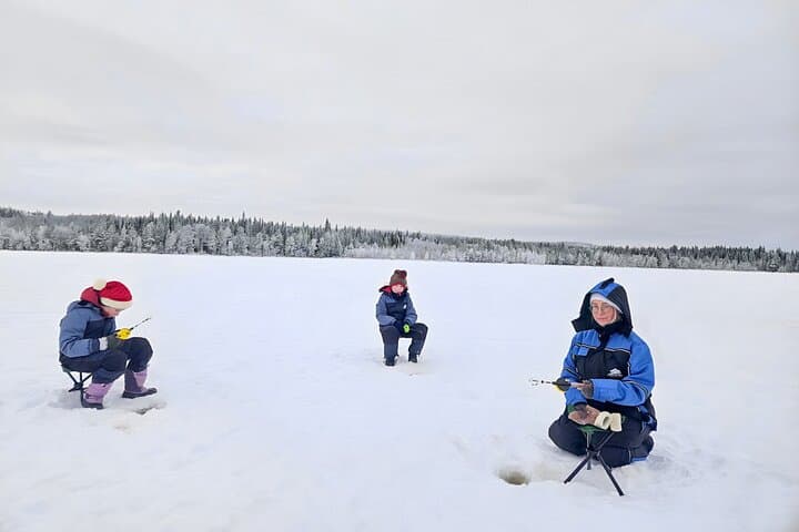 Rovaniemi: Ice Fishing from Private Lakefront Property & BBQ