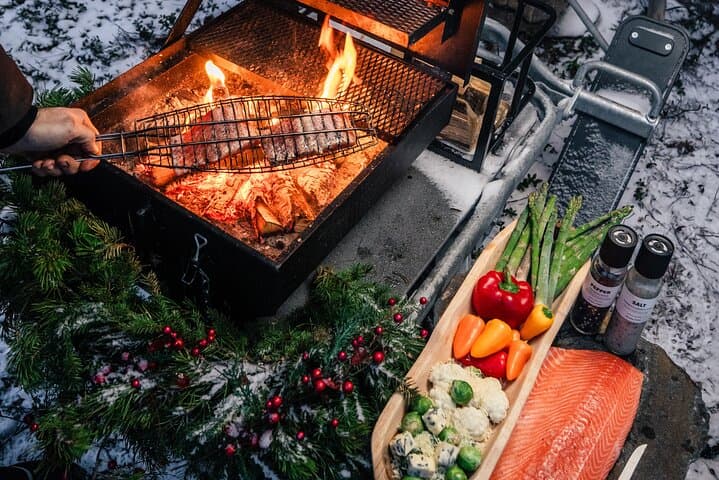 VIP Northern Lights Forest Dinner in a Glass Igloo
