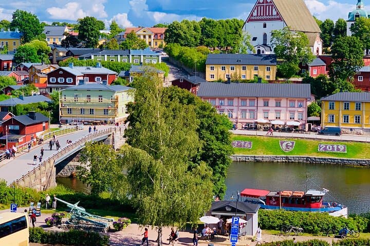 Private Guided Tour Porvoo & Helsinki by Mercedes- V Class