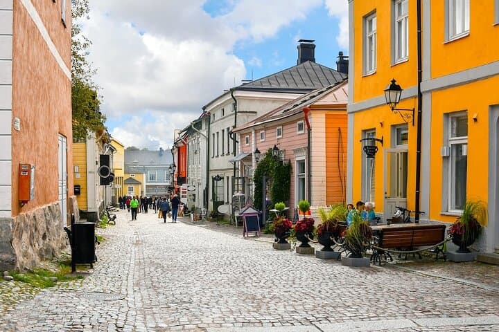 PRIVATE Helsinki & Porvoo by Car: Old Town & Local Stories