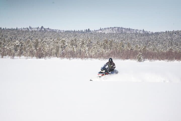 Snowmobile Experience 2h in Wild Lapland