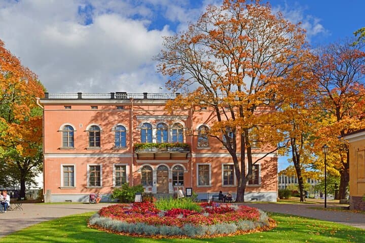 Joyful Family Walking Tour in Helsinki