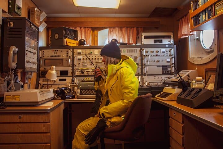 From Rovaniemi: Icebreaker Sampo Cruise and icefloating
