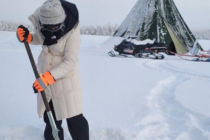 Rovaniemi: Niesikivalo Ice Fishing Adventure with Local Guide 6h