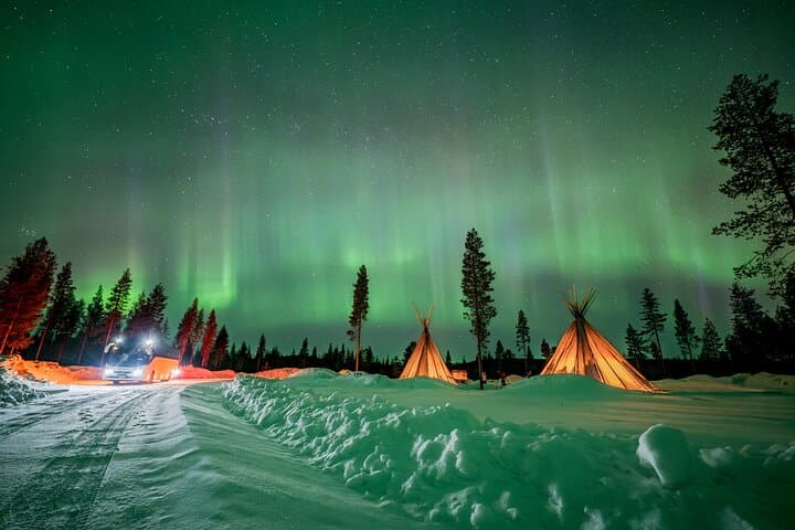 Bus Tour with Hunting Northern Lights