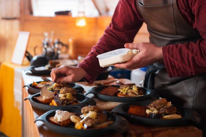 Skiing in Riisitunturi National Park at Night Wilderness Dinner