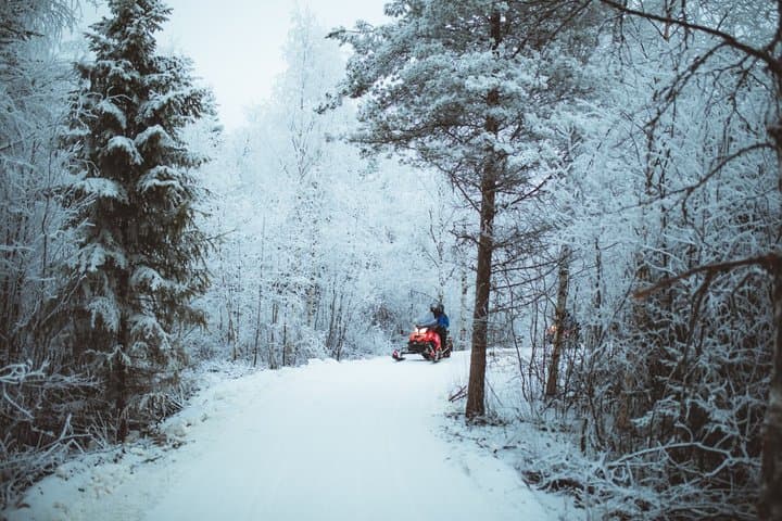 2-hour Early Winter Snowmobile Safari in Rovaniemi, Apukka Resort