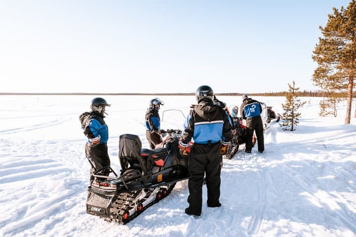 6 Hour Snowmobile Safari with Lunch in Levi