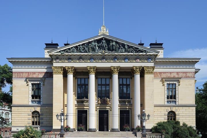 Helsinki Private Luxury Tour: VIP Car & Tailor-Made Itinerary
