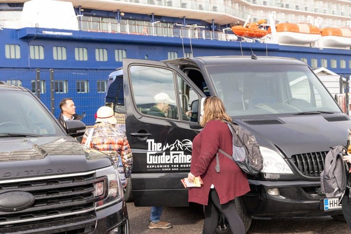 Nordic Luxe: Private VIP Transfer Helsinki AIRPORT