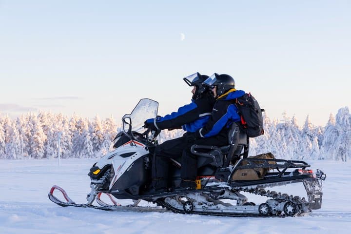 Snowmobile Safari on Tundra - Saariselkä