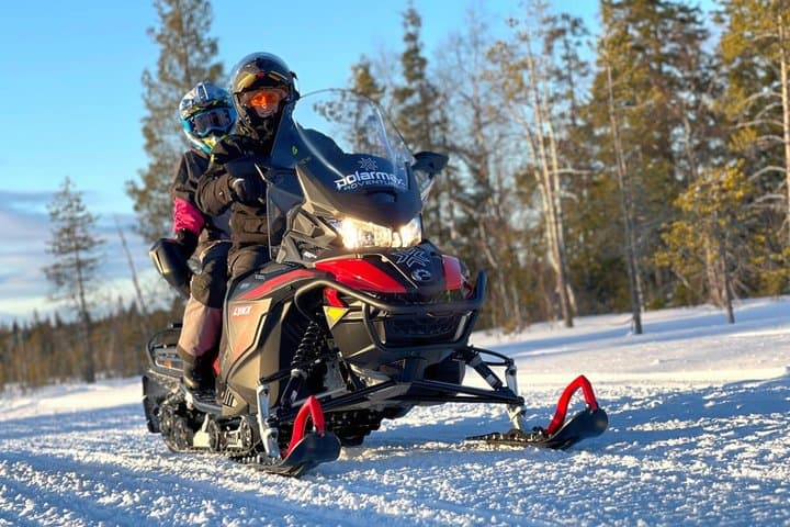 Rovaniemi: Snowmobile Wilderness Tour, Small Group & Local Guide
