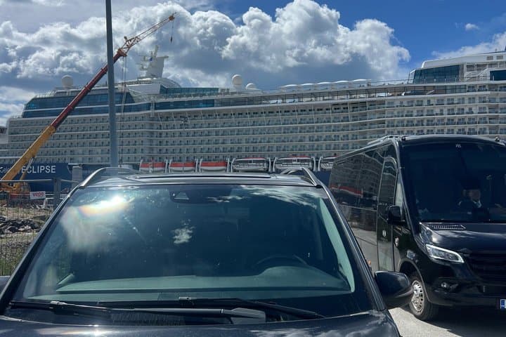 Premium Experience Tour Helsinki+Porvoo by Lux Car with Guide